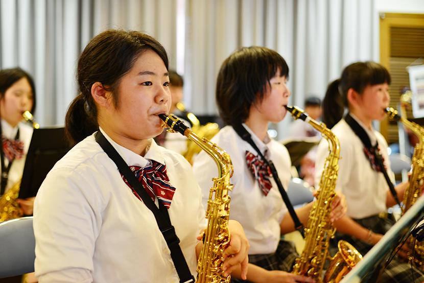 修理が困難といわれてしまったアルトサックス、今後のコンクールで必要なので困っています...