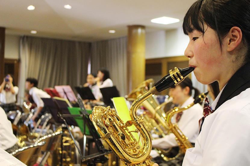 長〜く使っていたとっても古いバリトンサックスが遂に壊れてしまいました...