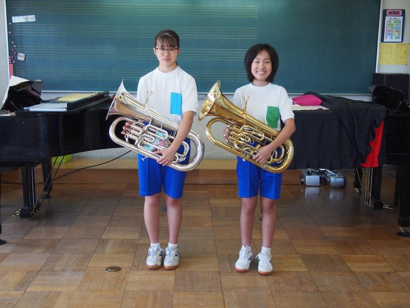 吹ける状態のユーフォニアムは学校に2台だけ。しかも1台はピストンのネジ山がつぶれ、吹いているとすぐに外れてしまう始末...