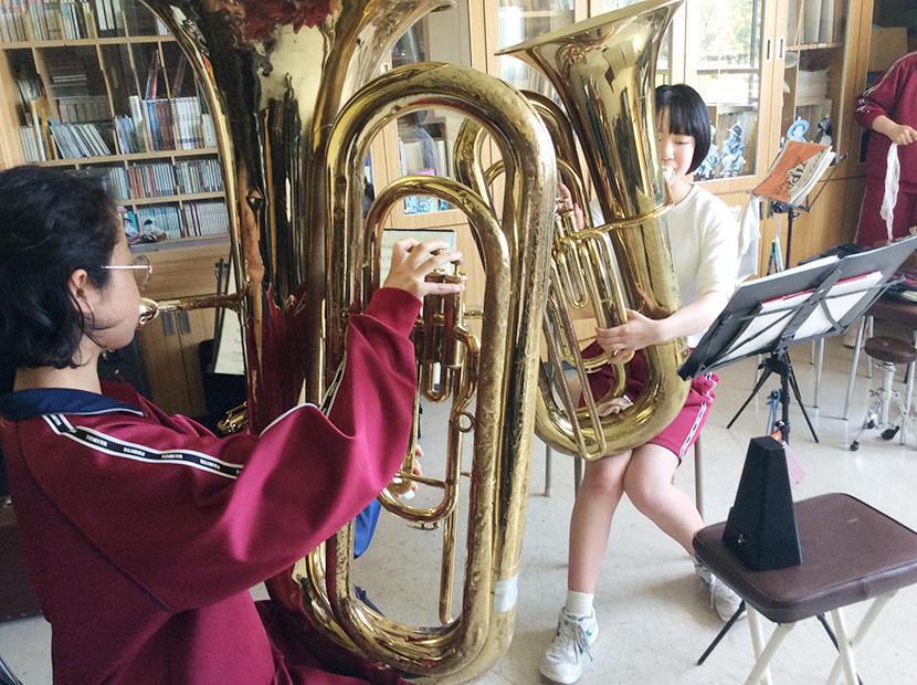 このまま使い続ければ修理困難になりそうなぐらい状態が悪いチューバ...