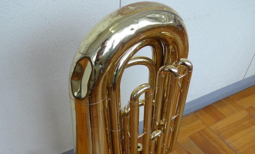 小学生による金管バンド 重さに負けず演奏しているチューバがへこみや傷だらけ 寄附きぼう楽器 楽器寄附ふるさと納税