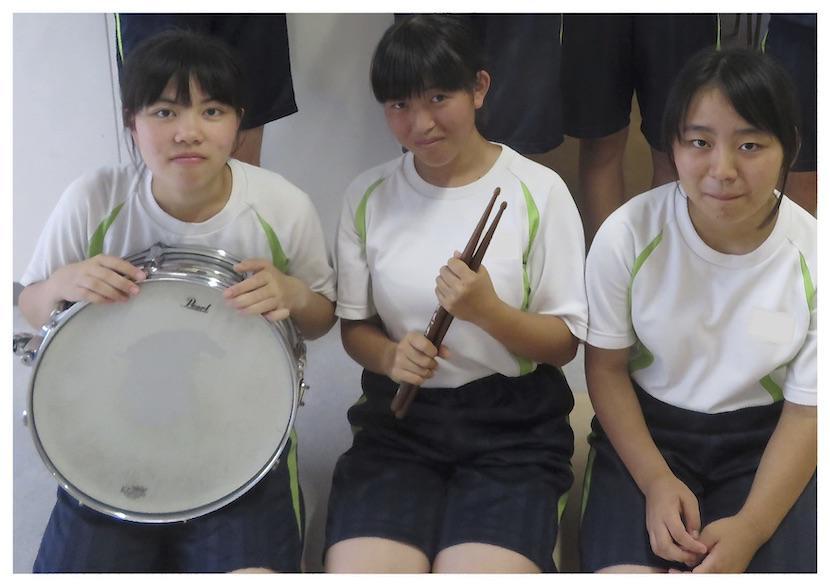 2台のスネアドラムに10人...楽器に触れる機会を増やして練習を充実させたい!