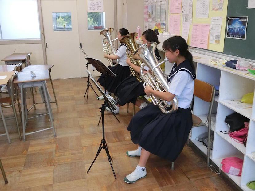 長年の酷使でへこみだらけのユーフォニアム...もう一度美しい音を鳴らしたい！