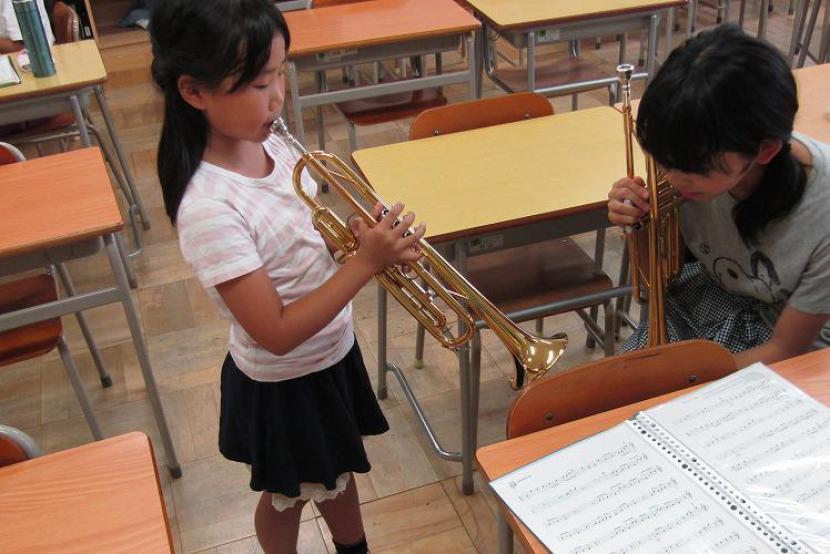 大きすぎる楽器で安定しないフォーム‥。サイズに合ったコルネットで演奏したい!