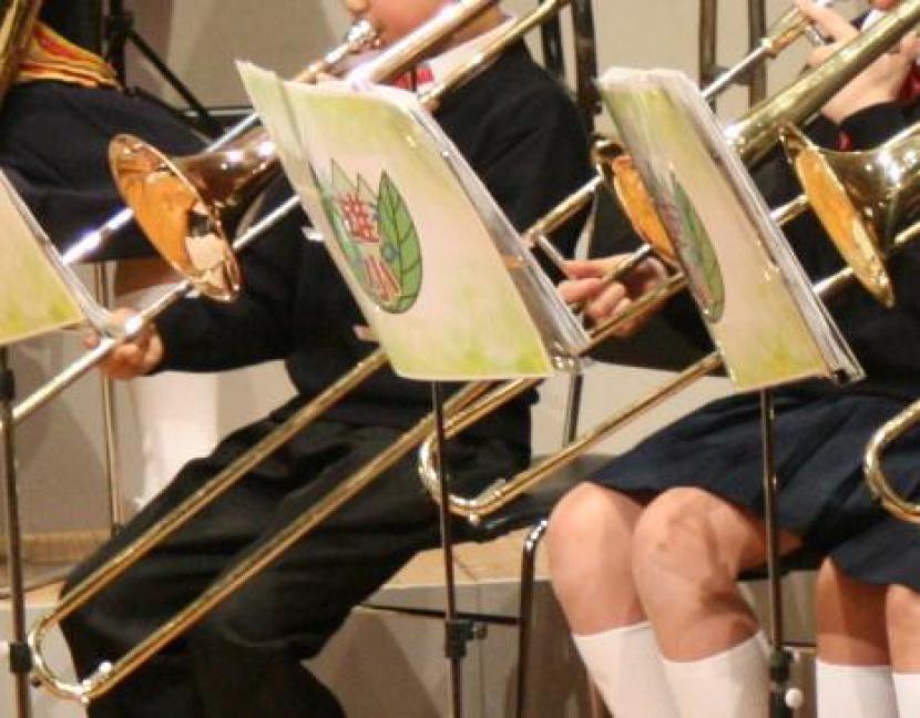 市内の小中学校から借りた楽器の吹奏楽部‥。ぜひトロンボーンの寄附をお願いします。