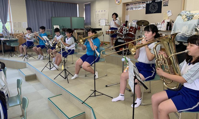 学校に1本しかないチューバ‥。後輩と一緒に演奏して教えてあげたいです。