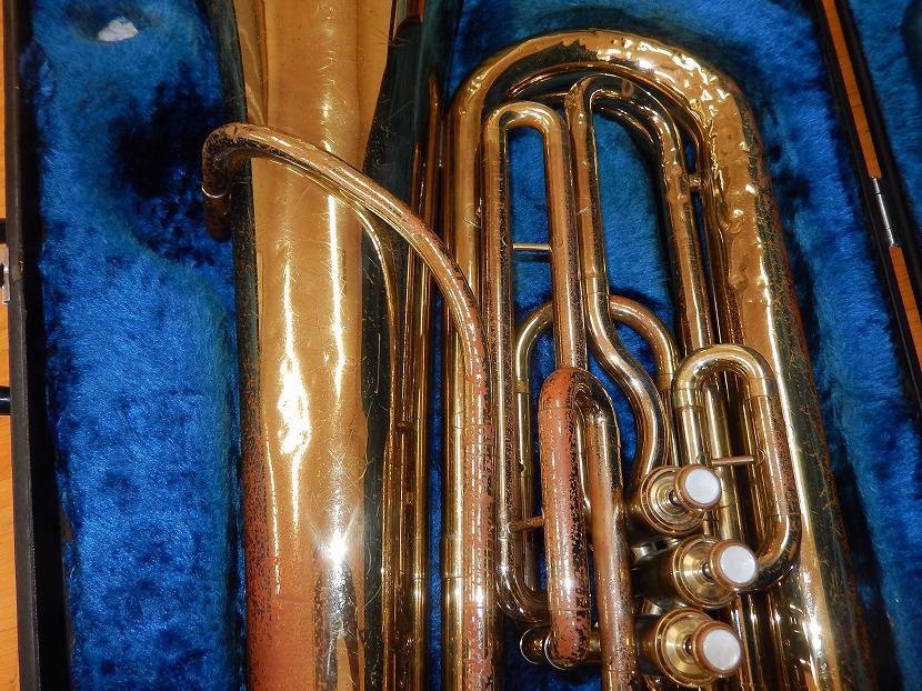 【チューバ】古い楽器しかなく、いつもメンテナンスが必要になってしまいます‥。