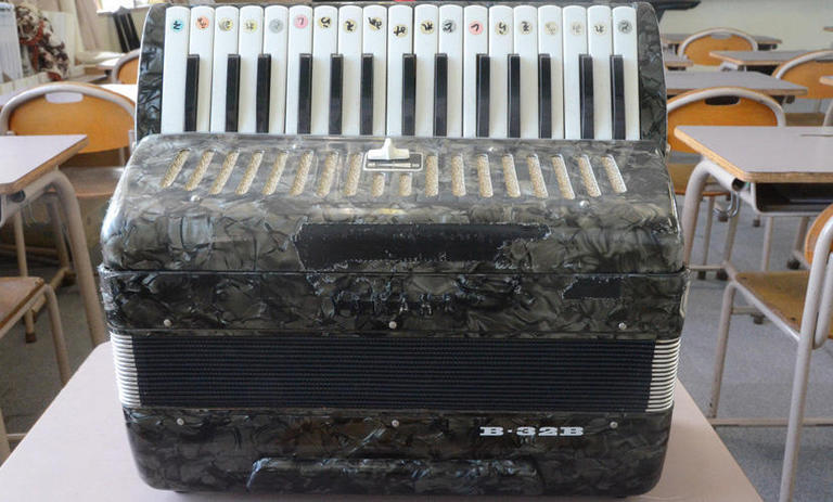 音楽会の学年合奏へ、ピアノアコーディオン（バス）の寄付をお願いします！