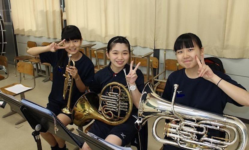 借り物しかないチューバ‥。新入部員のためにも楽器が必要です。