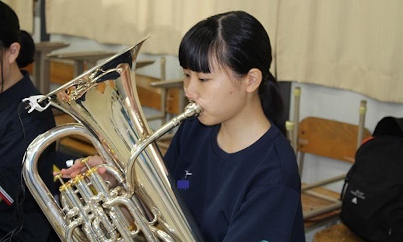 楽団からお借りしているユーフォニアム‥。新入部員のためにも楽器が必要です。