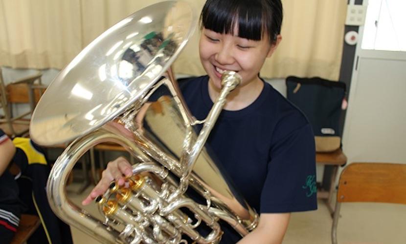 楽団からお借りしているユーフォニアム‥。新入部員のためにも楽器が必要です。
