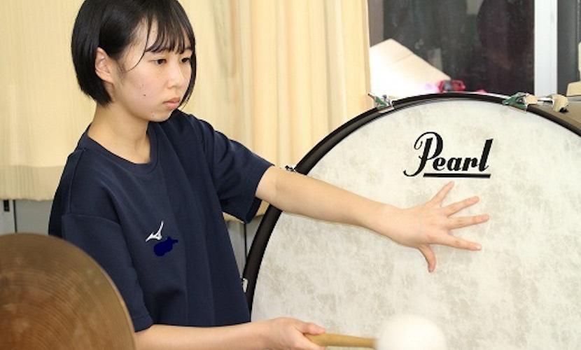 素敵なマーチを演奏したい!しかしマーチのリズムを刻むスネアドラムがありません‥。