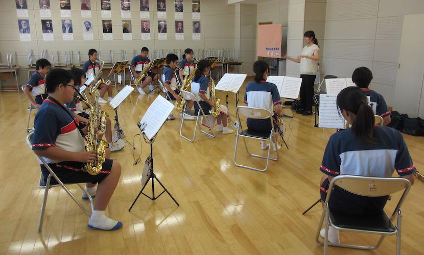 古くバラバラになってしまったクラリネット‥。きれいな楽器で演奏したい!