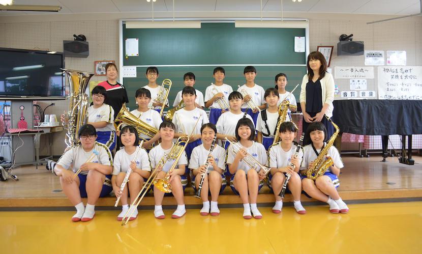 コンガを使った曲のたびに、近隣校から借用しなければいけません‥。