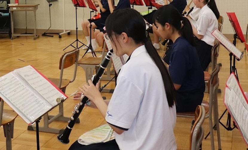 学校にあるクラリネットは2つとも壊れていて使えません‥。