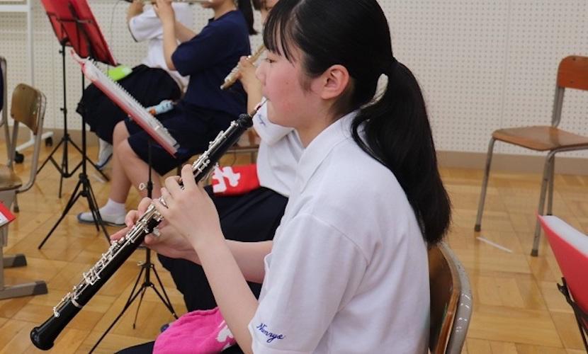 学校にオーボエがなく、新入部員に体験させることができません‥。