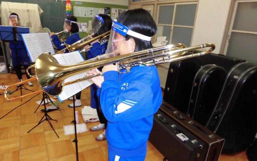 学校にはないバストロンボーン‥。今ある楽器ではうまく出せない音域を出したいです！