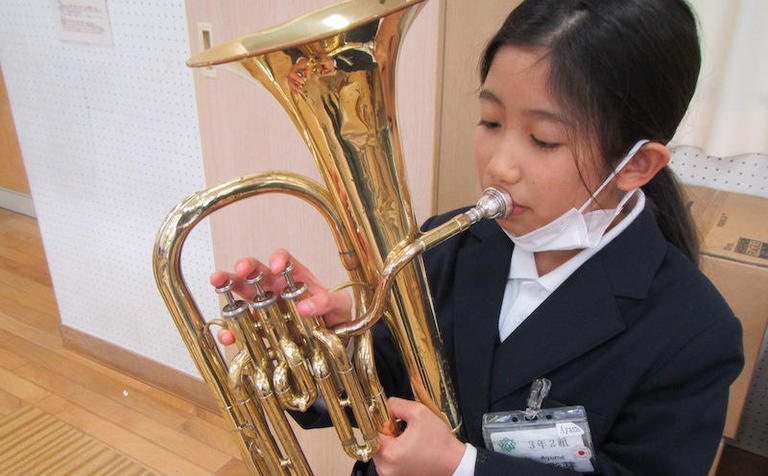 やる気がパワーアップするよう、アルトホルンの寄附をお願いいたします。