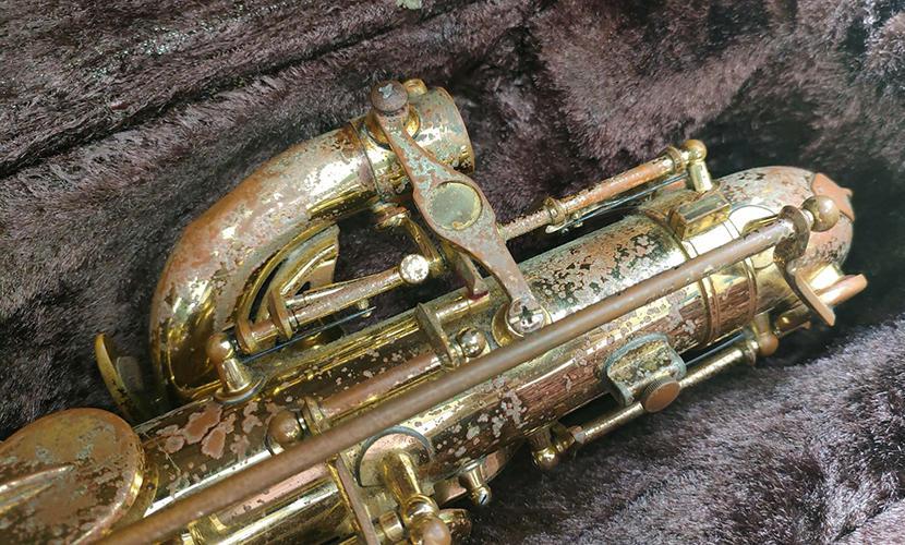鳴りづらいバリトンサックス。後輩たちが使える楽器がほしい。