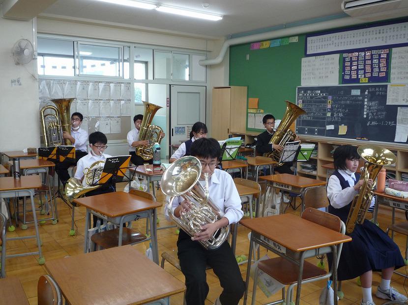【ユーフォニアム】「歴史と伝統に新たな希望を!!」 創立75周年を迎える川越市立初雁中学校の楽器たちは昭和の時代から何度も修理を繰り返し大切に使ってきましたが、古くなり思うような演奏ができず、数も足りていません。