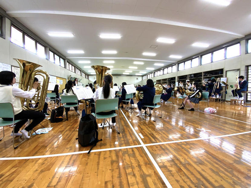 【B♭バスクラリネット】B♭バスクラリネットが1本しかなく1年生はクラリネットで練習しています。