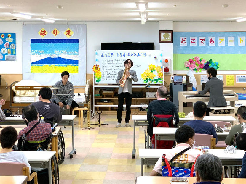 学校や地域に生演奏を届ける「かすがい どこでもアート・ドア」に使用する電子ピアノを探しています