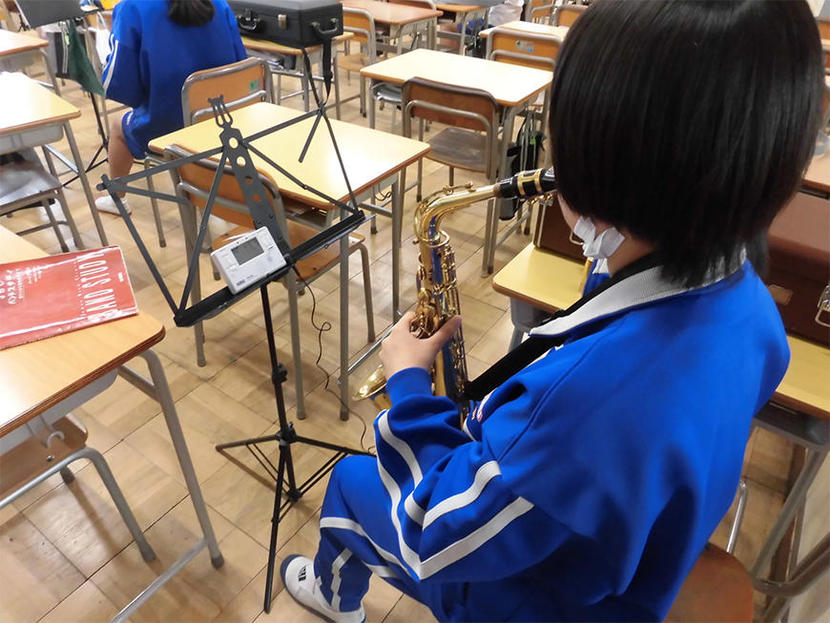 【アルトサックス】へこみと錆だらけの楽器です。