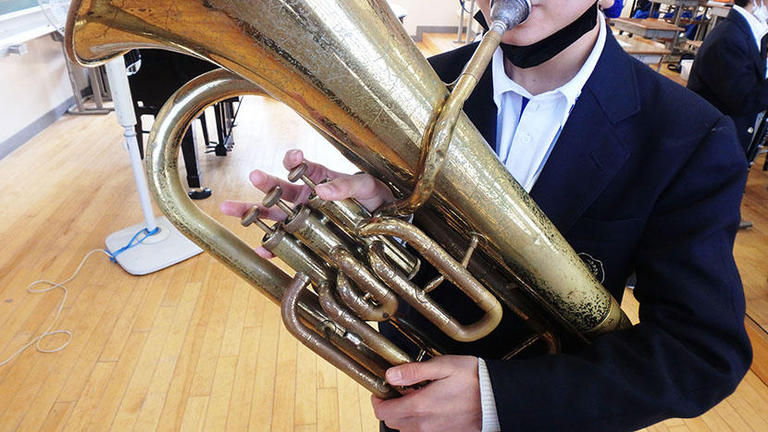 【ユーフォニアム】塞ぐことのできない穴が空いたまま吹くしかないユーフォ