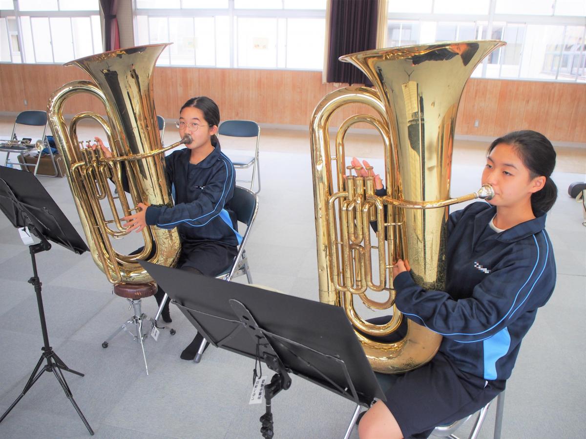 チューバ】3学年そろって、練習をするのが私たちの願いです。｜寄附き