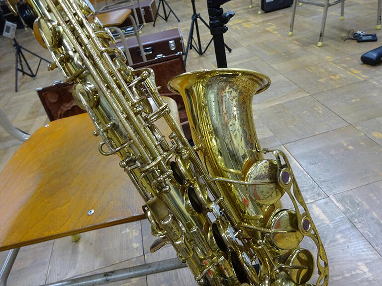 【アルトサックス】昭和の時代から何度も修理を繰り返したアルトサックス。古くなり思うような演奏ができません。