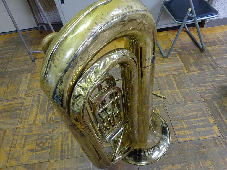 【チューバ】チューバの管がつぶれていしまっていて、思うような演奏ができません。修理もできないような状態です。