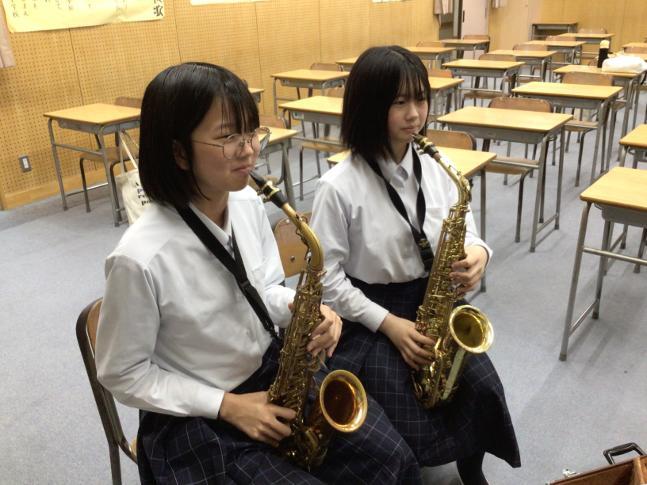【アルトサックス】音が出しにくく、部品が取れそうで、気になって練習どころではありません