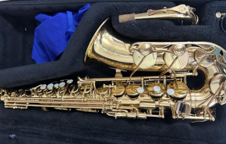 【サックス】古くなりすぎてかなり吹きづらくなっている年代物のサックス