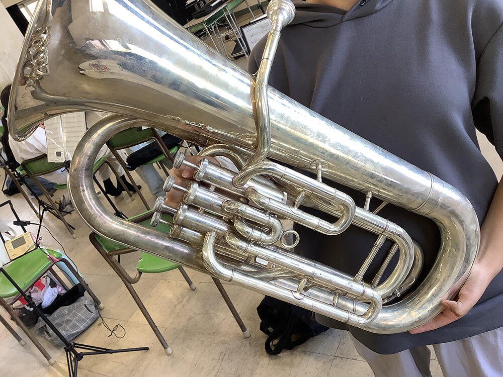 【ユーフォニアム（４本ピストン）】学校備品は初心者用の３本ピストンしかなく、音程が合わせづらいです