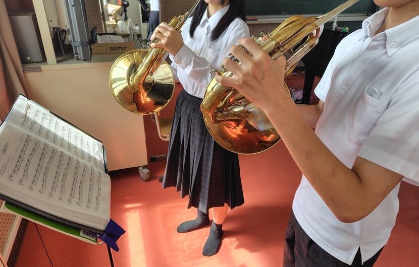 【ホルン】穴やヘコミがあるホルン