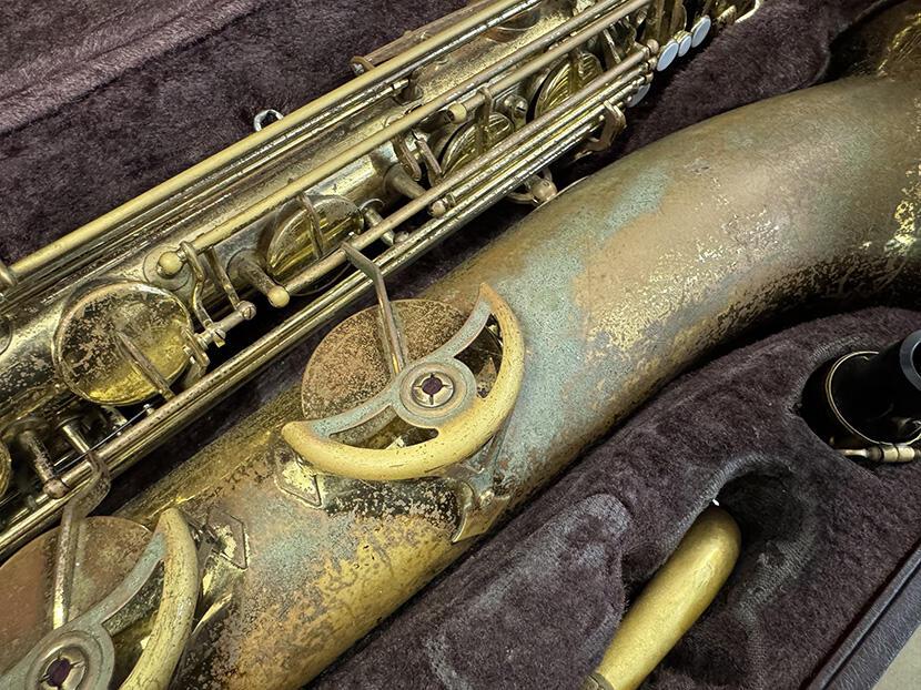 【バリトンサックス】購入してからもうすぐ４０年。何度も修理を繰り返したバリトンサックスが古くなり，思うように演奏ができません