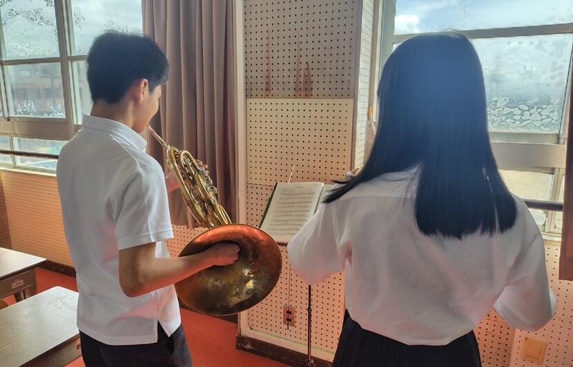 【ホルン】穴やヘコミがあるホルン