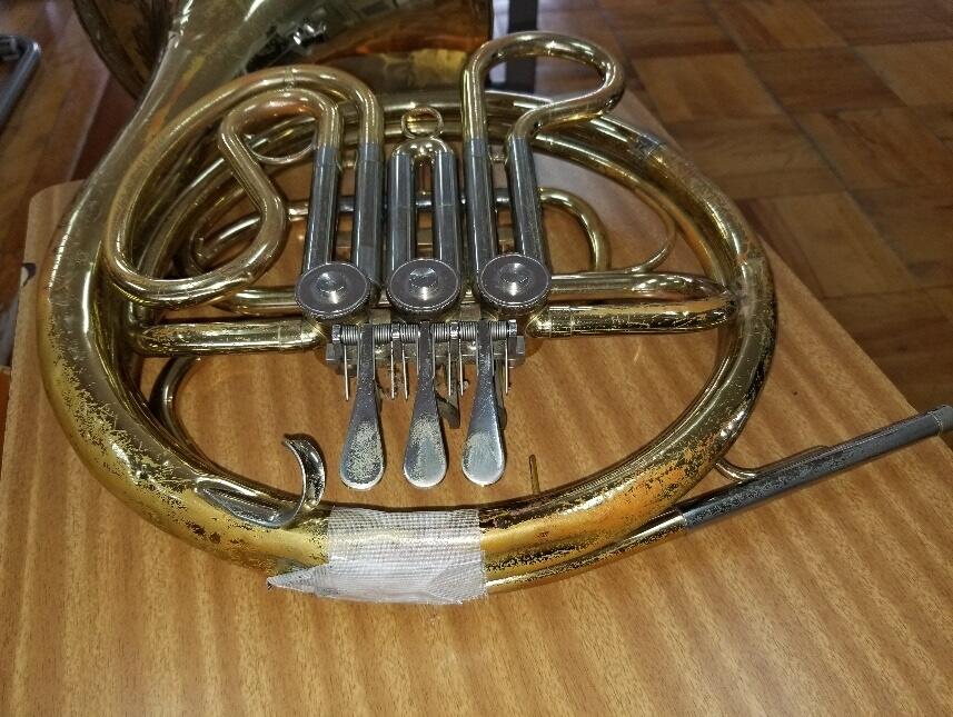 【ホルン】穴の開いていない楽器が吹きたい！