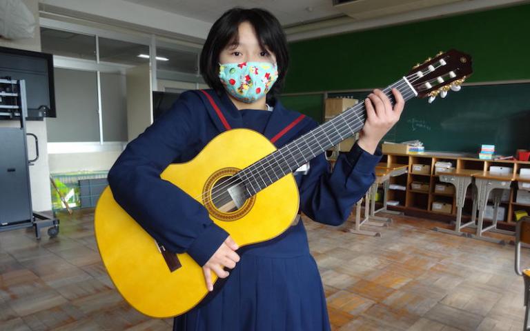 【愛知県豊橋市】ギターを寄附してくださったおかげで、笑い合って楽しみながら学べています。
