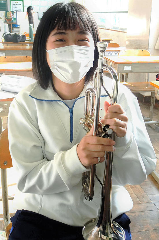 【愛知県豊橋市】このたびは高豊中学校吹奏楽部にトランペットを寄付していただきありがとうございます。