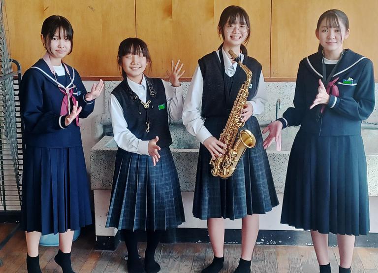 【鹿児島県鹿屋市】第一鹿屋中学校吹奏楽部にアルトサックスを寄附していただき、ありがとうございました。