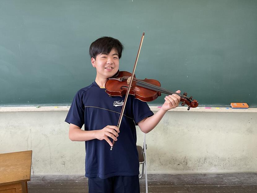 【愛知県豊橋市】羽田中学校オーケストラ部にヴァイオリンを寄付してくださりありがとうございます