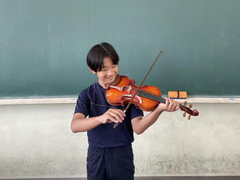 【愛知県豊橋市】羽田中学校オーケストラ部にヴァイオリンを寄附してくださりありがとうございます