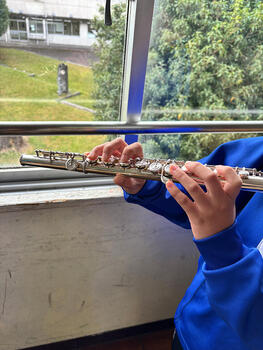 【鹿児島県鹿屋市】きれいなフルートを寄付してくださりありがとうございます
