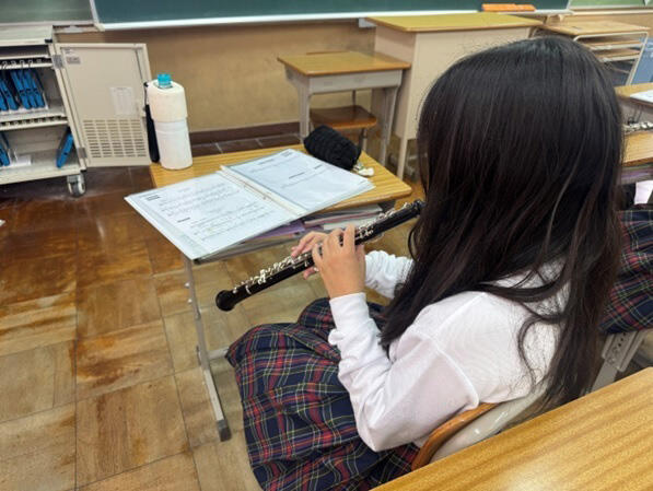 【大阪府堺市】大変貴重なオーボエを本校吹奏楽部にいただき，ありがとうございました