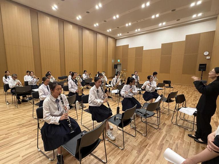 【大阪府堺市】東百舌鳥中学校吹奏楽部に楽器を寄付していただき、ありがとうございます